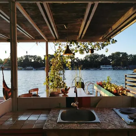 En Chillada River House *